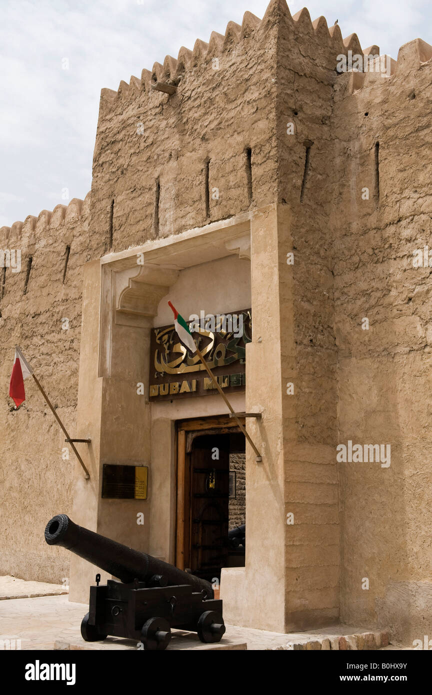 Dubaï, Émirats arabes unis (EAU). Dans la vieille ville, le Fort Al Fahidi (construit en 1787) abrite le musée de Dubaï Banque D'Images