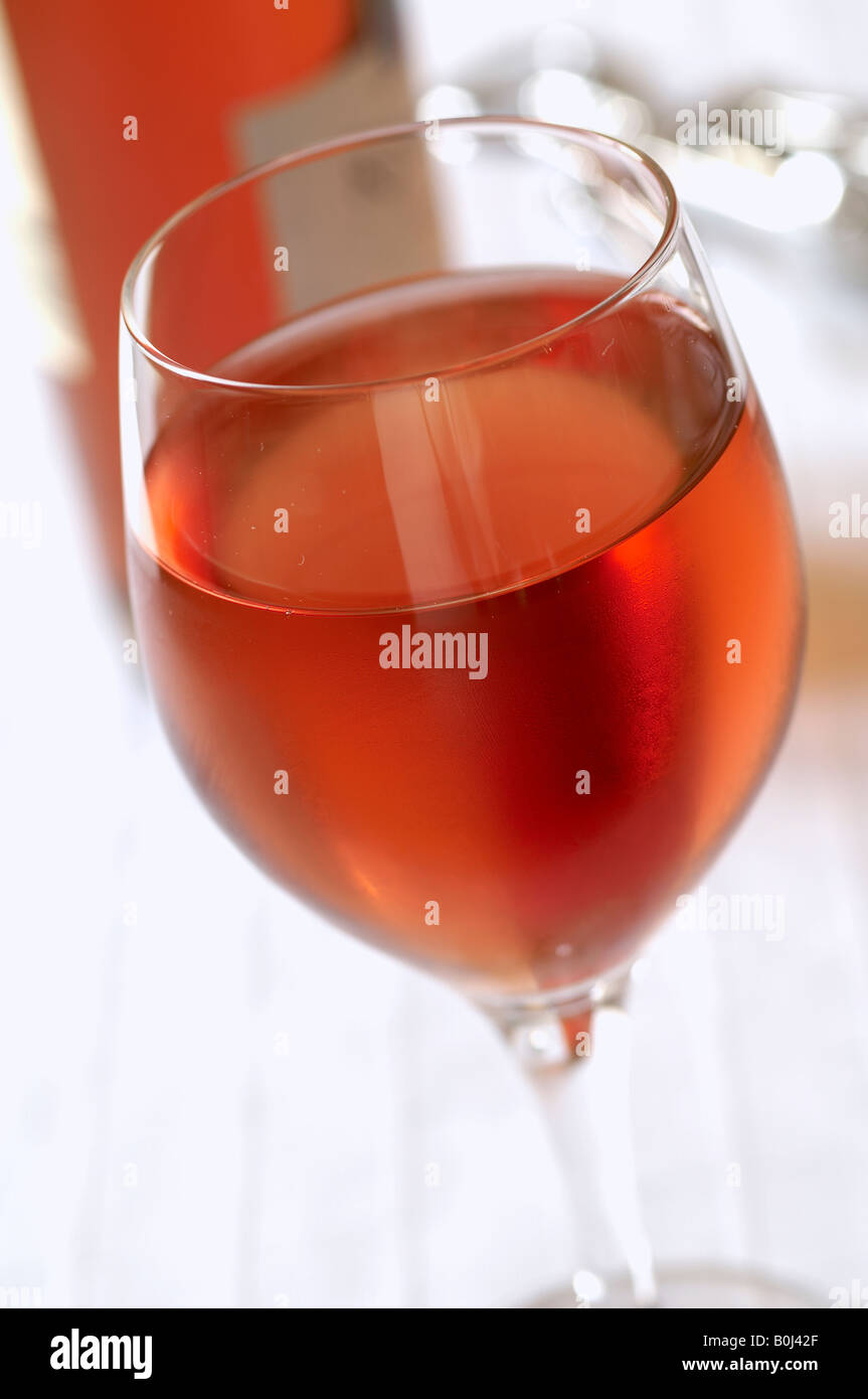 Verre de vin rose réfrigéré Banque D'Images