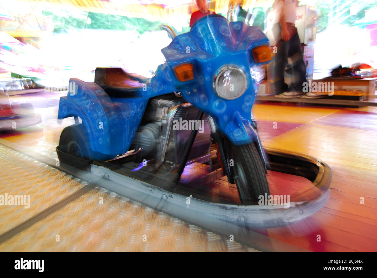 Kid's moto à fairground ride Banque D'Images
