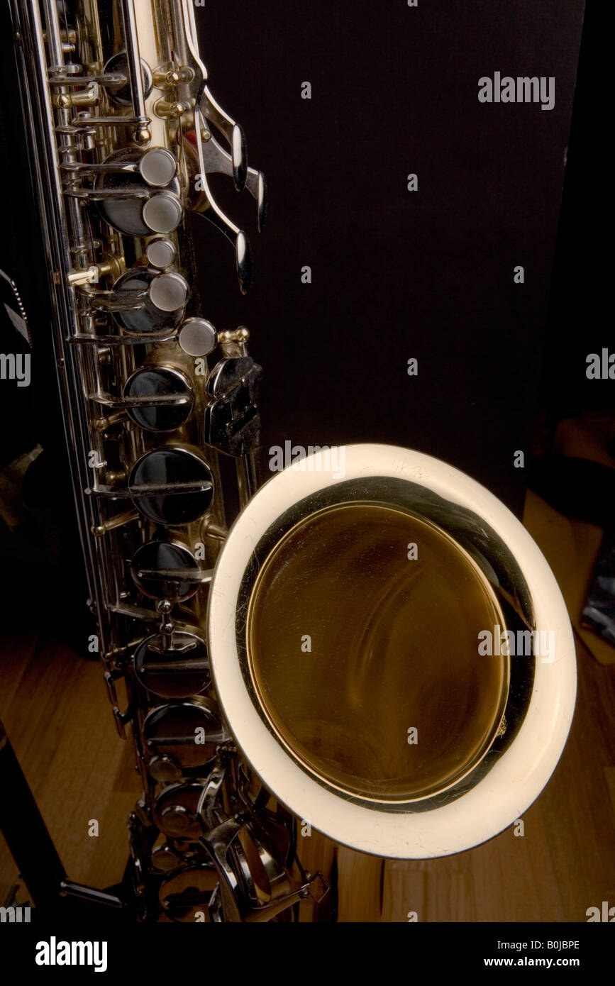 Saxophone photographié par faible luminosité Banque D'Images
