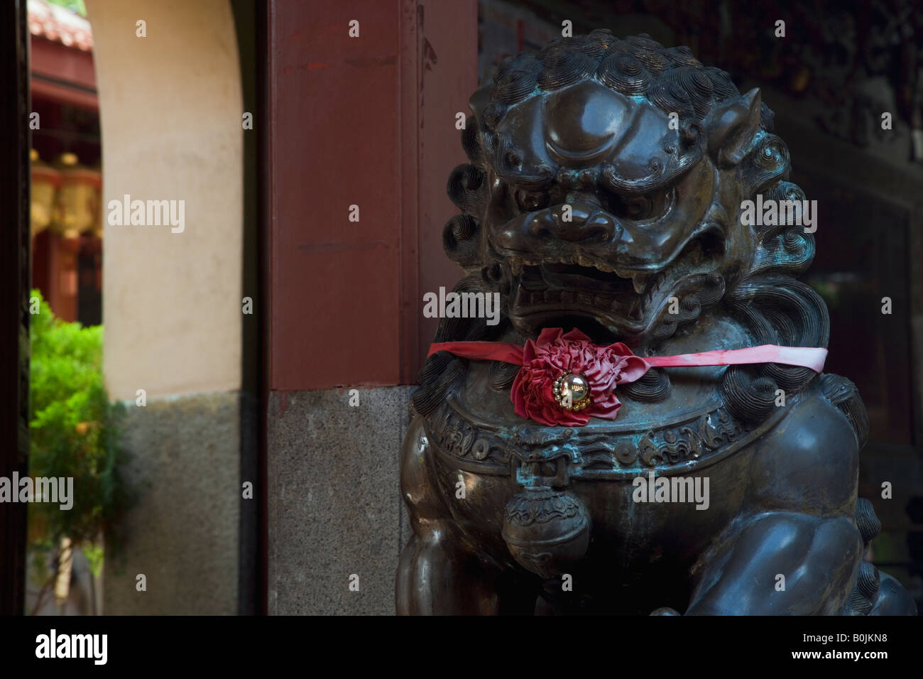 Statue de Lion en bronze à Tan Si Chong Su Temple, Singapour Banque D'Images