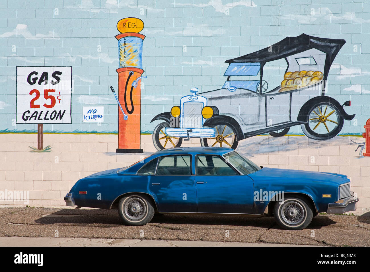 Peinture murale sur Auto Repair Shop Holbrook Ville Route 66 Arizona USA peint par freinage Banque D'Images