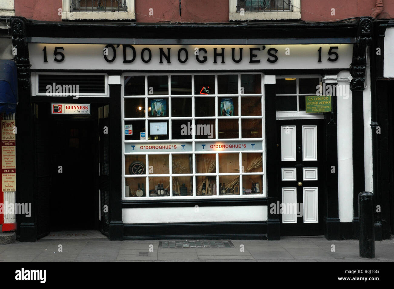 O. Donoghues Pub Merrion Row Dublin Ireland. Un lieu de musique pupular Banque D'Images