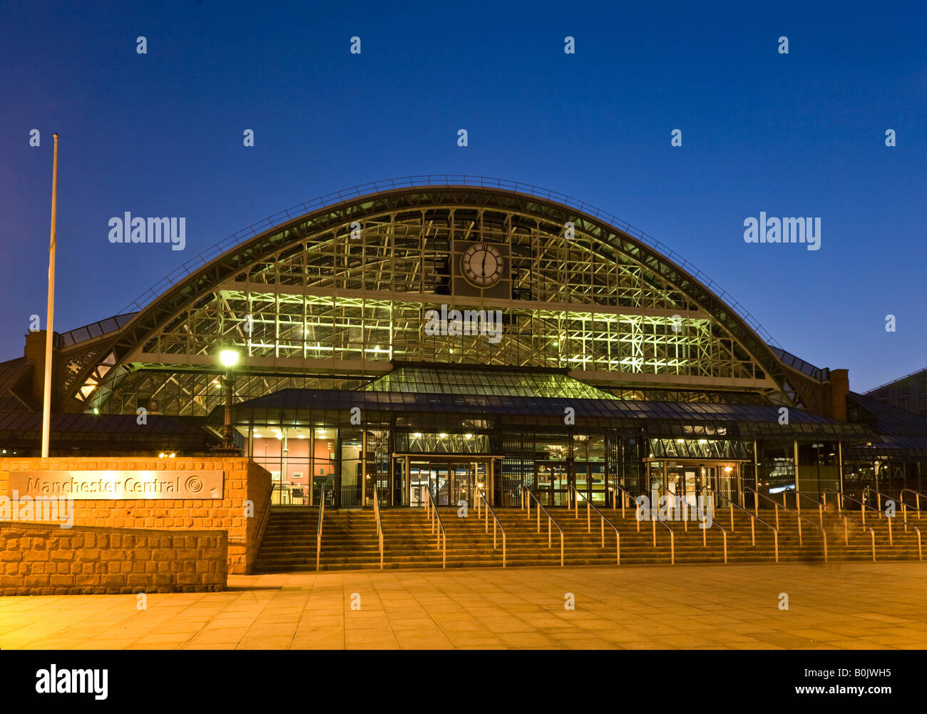 Manchester Central (G-Mex Centre) pendant la nuit. Manchester, Greater Manchester, Royaume-Uni. Banque D'Images
