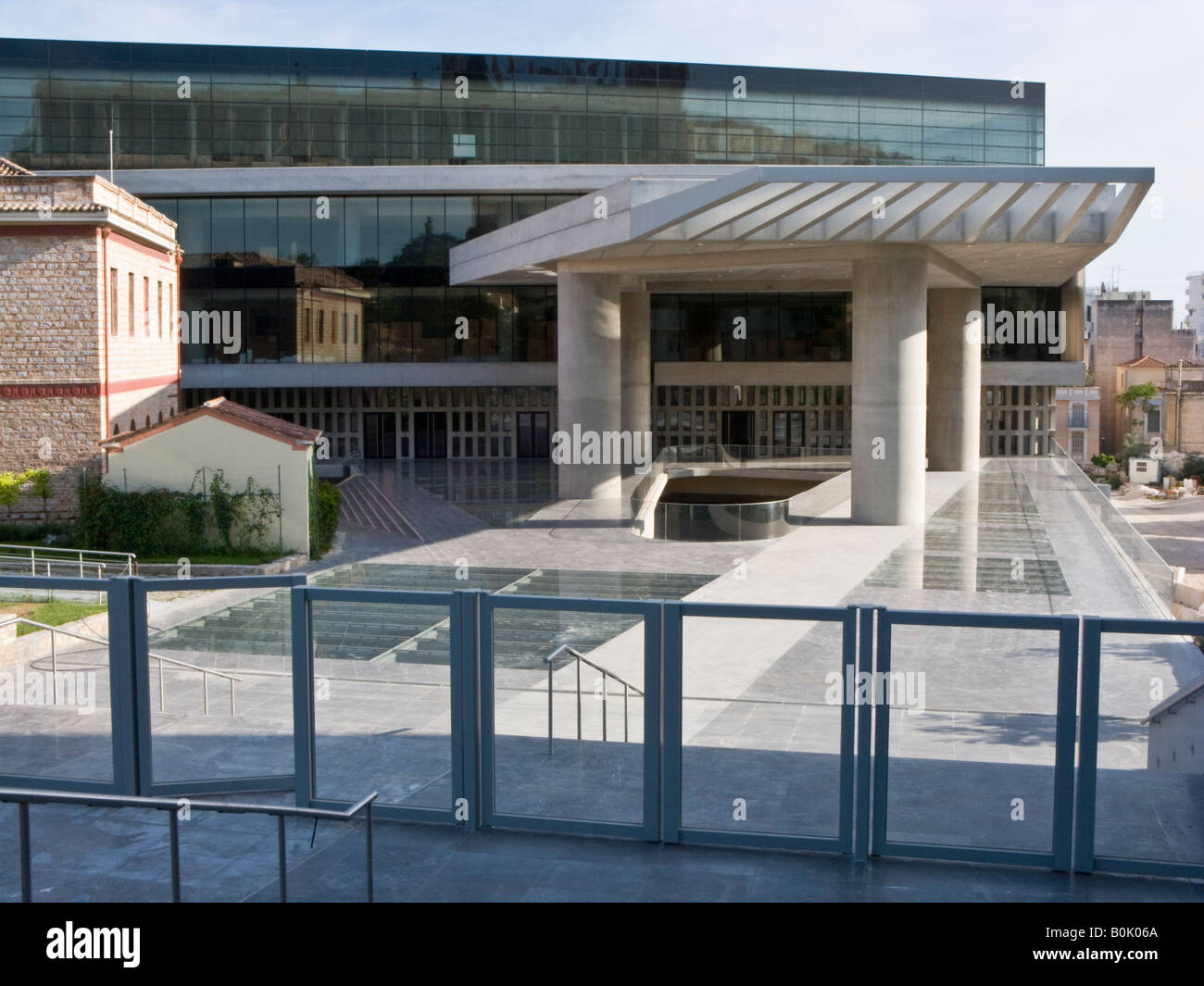 Entrée fermée, nouveau Musée de l'Acropole, Athènes, Grèce Banque D'Images