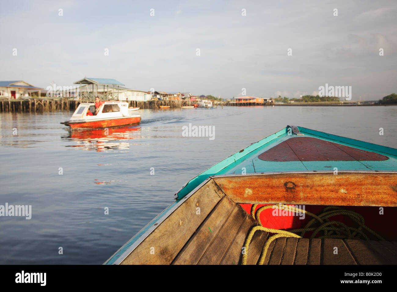 Vue du village sur pilotis de bateau, Pulau Labuan, Sabah, Bornéo Malaisien Banque D'Images