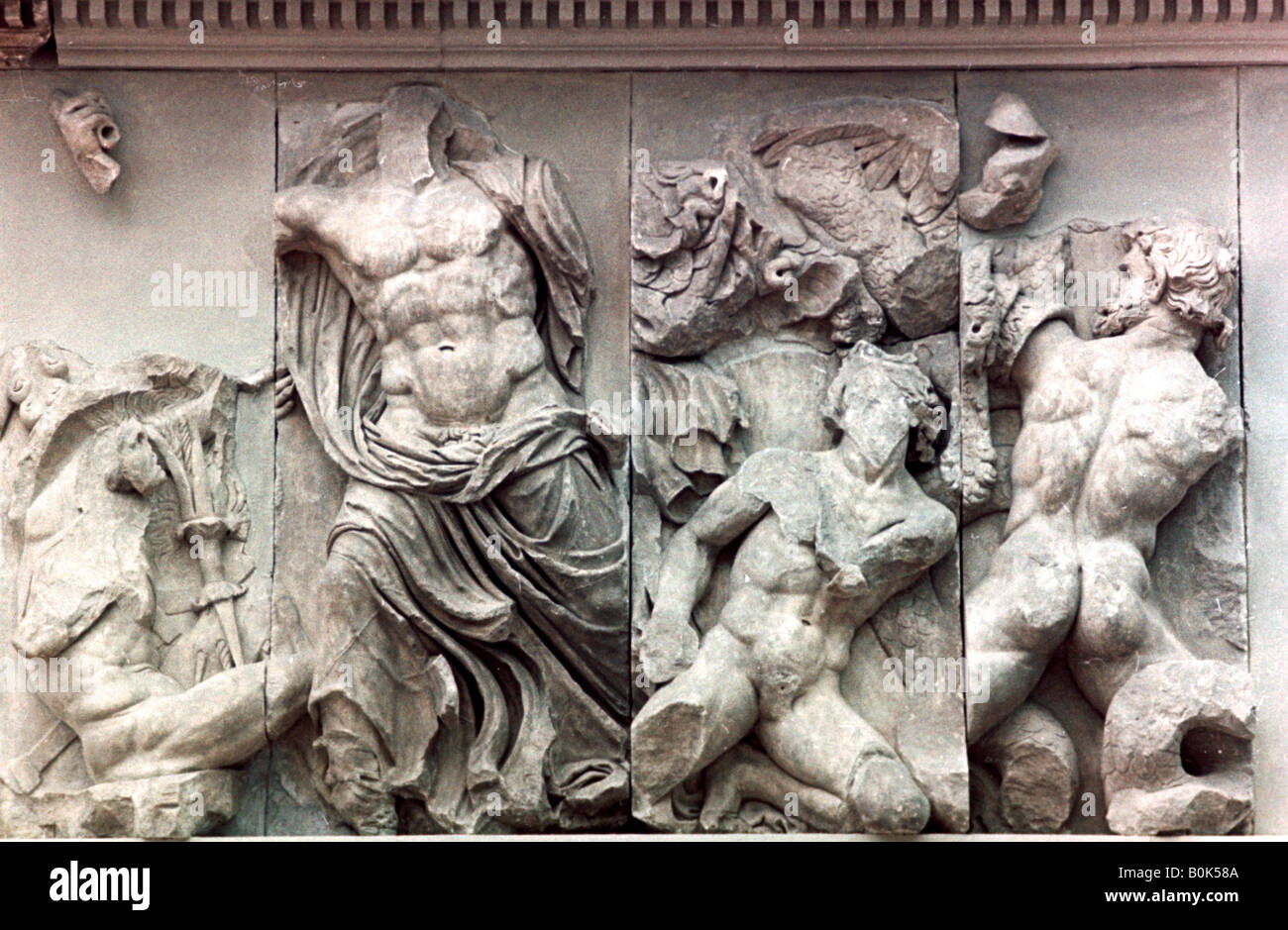 Détail de la grande frise de l'autel de Pergame, 180-159 BC. Artiste : Inconnu Banque D'Images