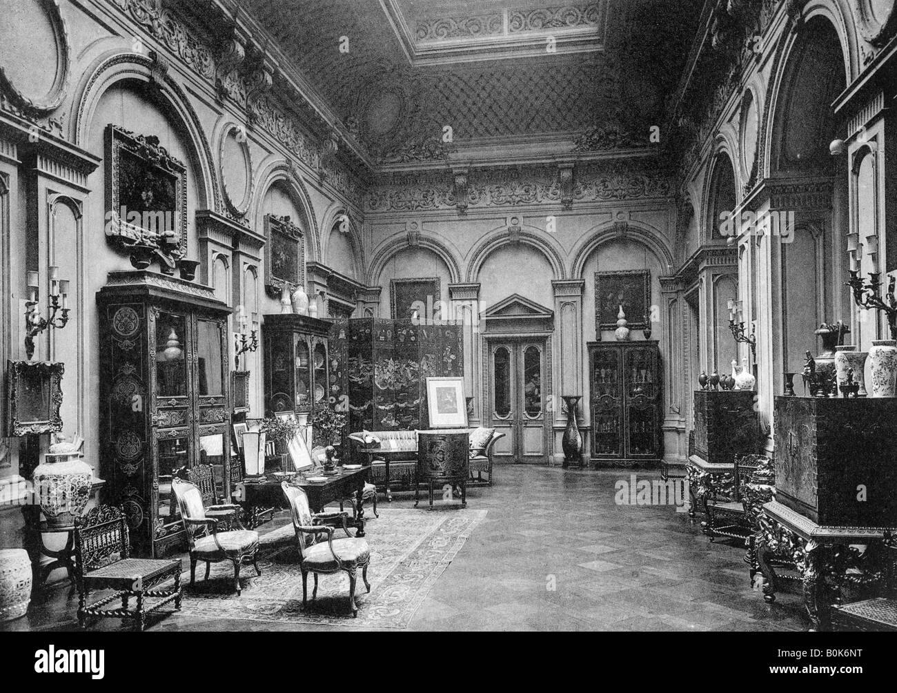 Le carré, Montagu House, 1908.Artiste : Bedford Lemere et compagnie Banque D'Images