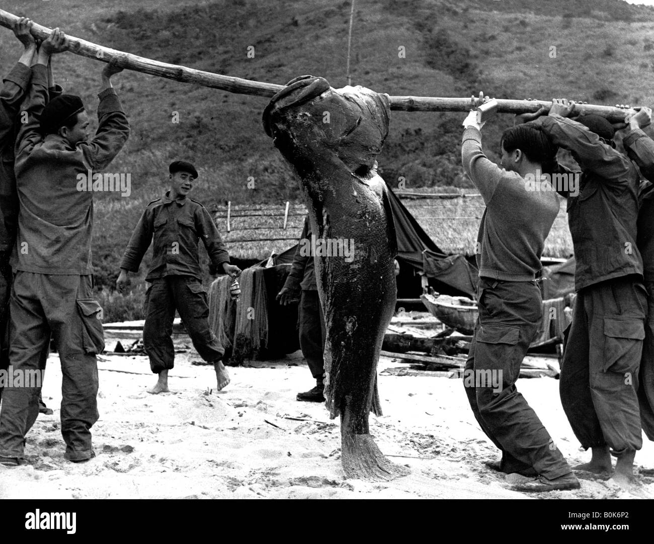 Les commandos français sur la plage, Thanh Hoa, Vietnam, 1953. Artiste : Peraud Banque D'Images