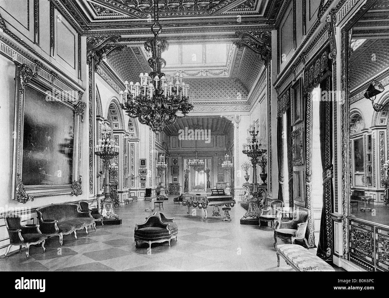 La grande galerie, Stafford House, 1908.Artiste : Bedford Lemere et compagnie Banque D'Images
