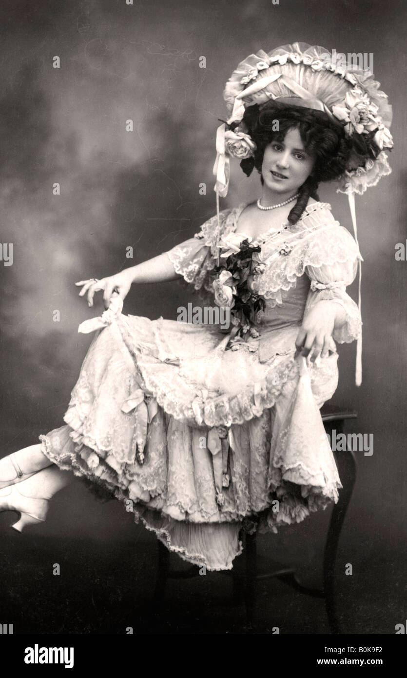 Fanny Dango (1878-1972), chanteur et danseur, au début du xxe siècle.Artist : King's Lynn et Banfield Banque D'Images