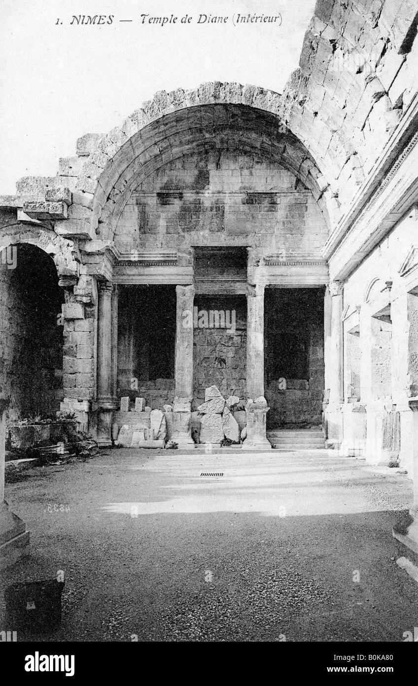 L'intérieur de la ruine du Temple Romain de Diane, Nîmes, France, 20e siècle. Artiste : Inconnu Banque D'Images