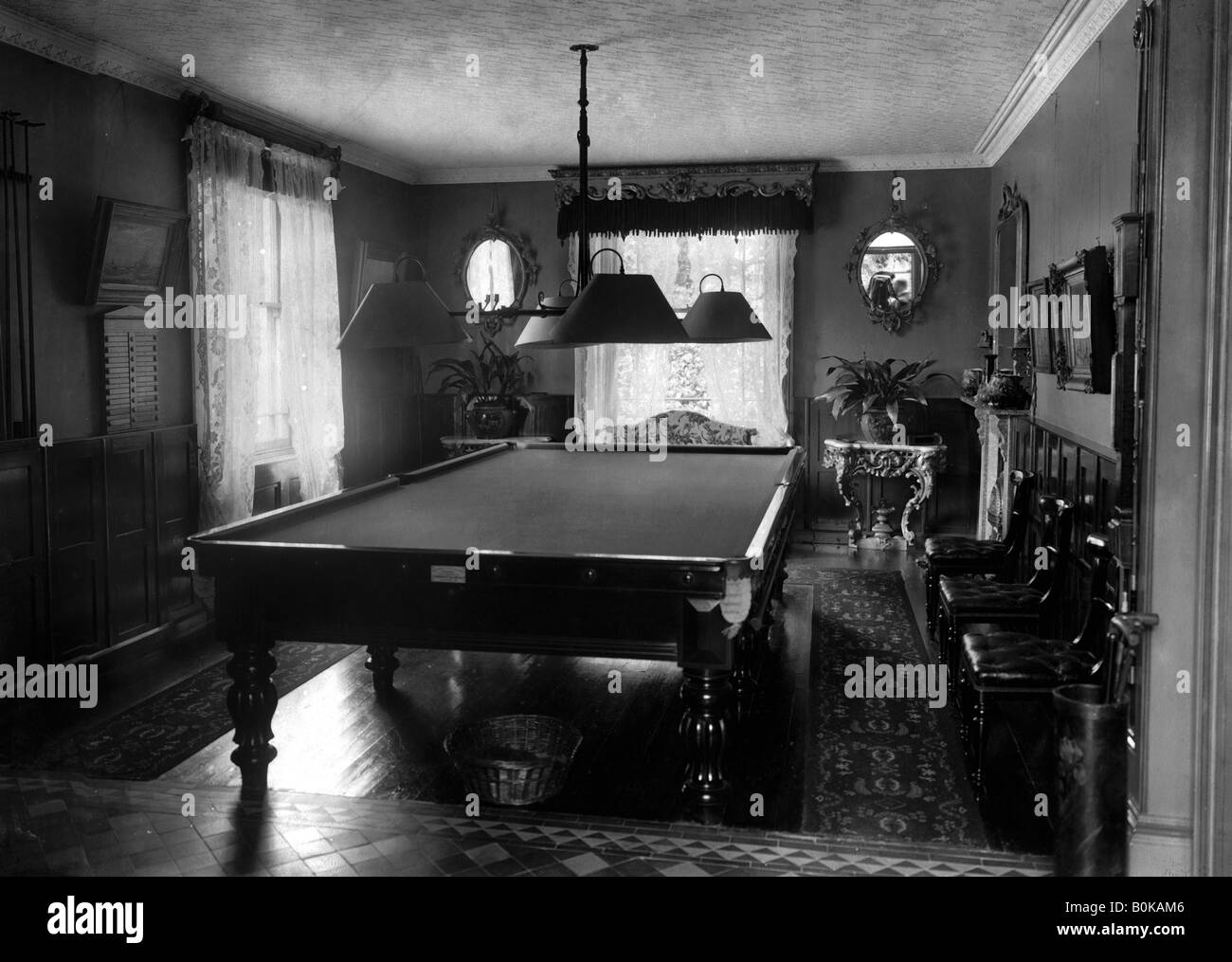 Chambre de style édouardien avec table de billard, 1909. Artiste : Inconnu Banque D'Images