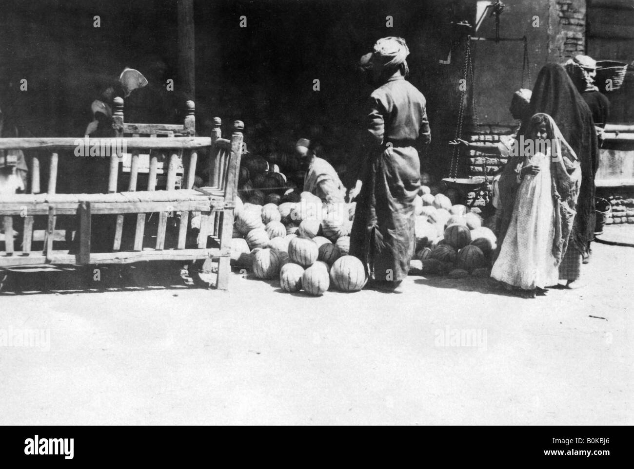 Étal de fruits, Bagdad, la Mésopotamie, LA PREMIÈRE GUERRE MONDIALE, 1918. Artiste : Inconnu Banque D'Images