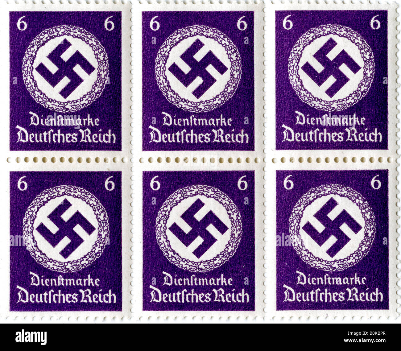 Ensemble de timbres-poste avec une croix gammée emblème, 1941-1942. Artiste : Inconnu Banque D'Images