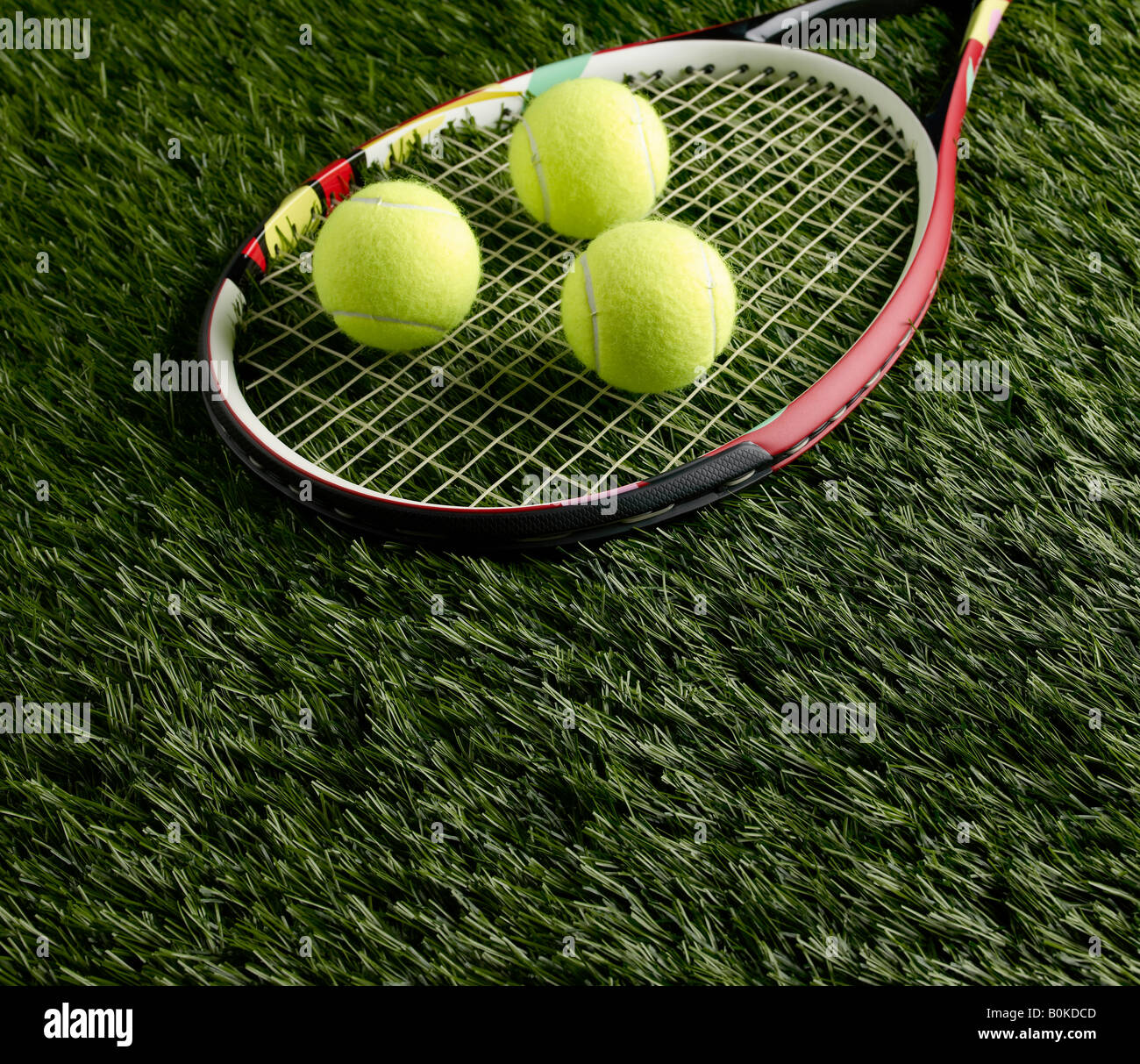 Sur les balles de tennis racket Banque D'Images
