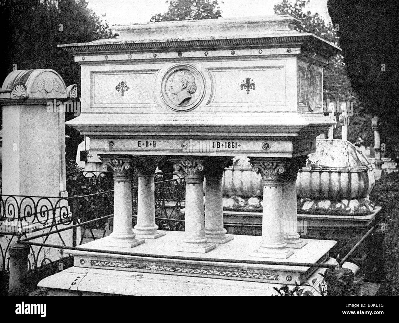 Tombe d'Elizabeth Browning, Florence, la conception par Lord Leighton, 1923.Artiste : Collection Rischgitz Banque D'Images