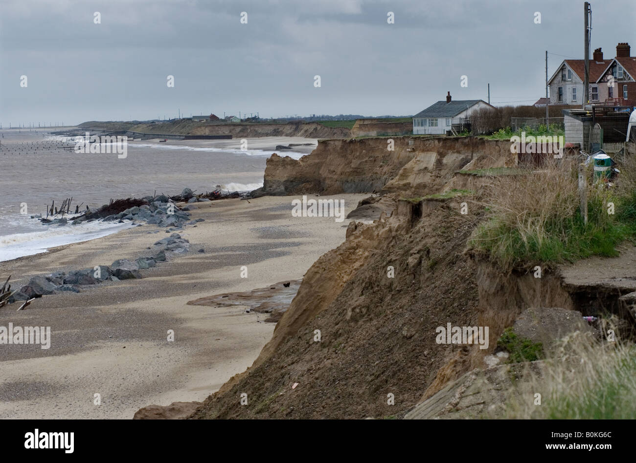 La Grande-Bretagne Angleterre Royaume-Uni érosion Érosion côtière plage mer réchauffement de la chute spectaculaire de l'Norfolk Happisburgh Assurance Maisons Falaise Banque D'Images La Grande-Bretagne Angleterre Royaume-Uni érosion Érosion côtière plage mer réchauffement de la chute spectaculaire de l'Norfolk Happisburgh Assurance Maisons Falaise Banque D'Images
