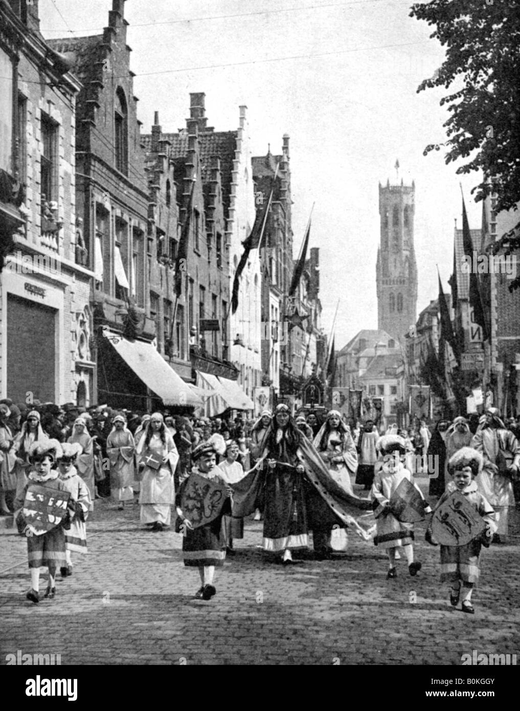 Festival du Saint Sang du Christ, Bruges, Belgique, 1936. Artiste : Charles E Brown Banque D'Images