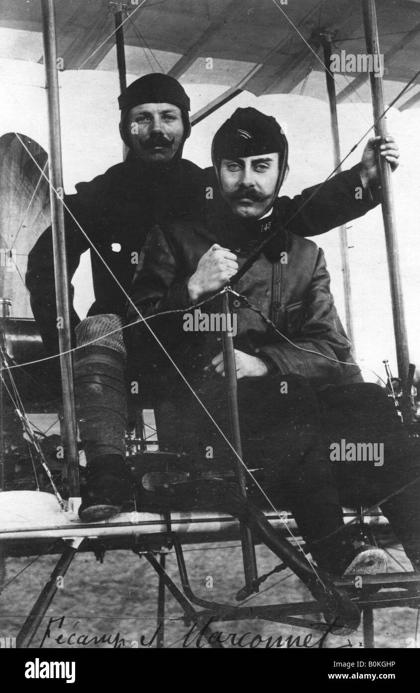 Le capitaine Marconnet et le Lieutenant Fequant, aviateurs de l'armée française, c1910. Artiste : Inconnu Banque D'Images