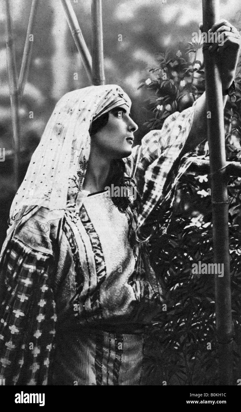 Femme algérienne, 1922. Artiste : Inconnu Banque D'Images