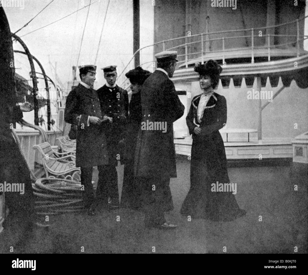 Un groupe sur le yacht royal Victoria et Albert III à Copenhague, de la Suède, 1908.Artiste : Queen Alexandra Banque D'Images