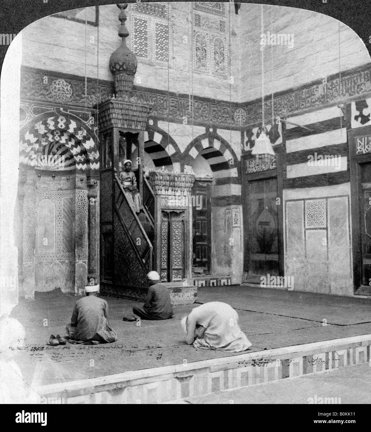 'La prière-niche et la chaire dans le tombeau de la mosquée Kait Bey, Le Caire, Égypte, 1905.Artiste : Underwood & Underwood Banque D'Images