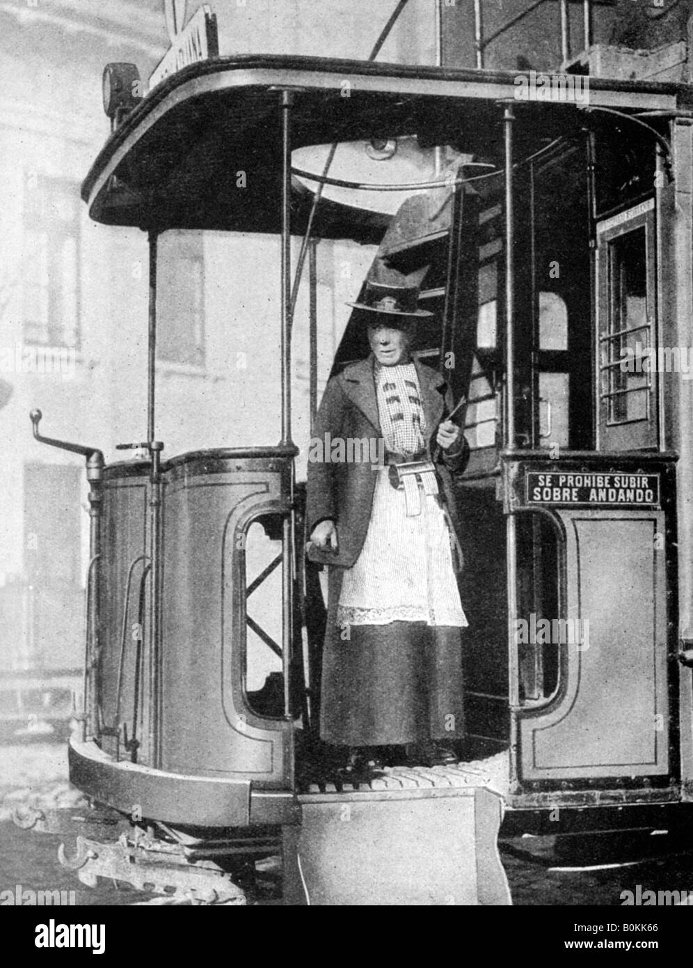 Une femme le tram-train, Chili, 1922. Artiste : Brown & Dawson Banque D'Images