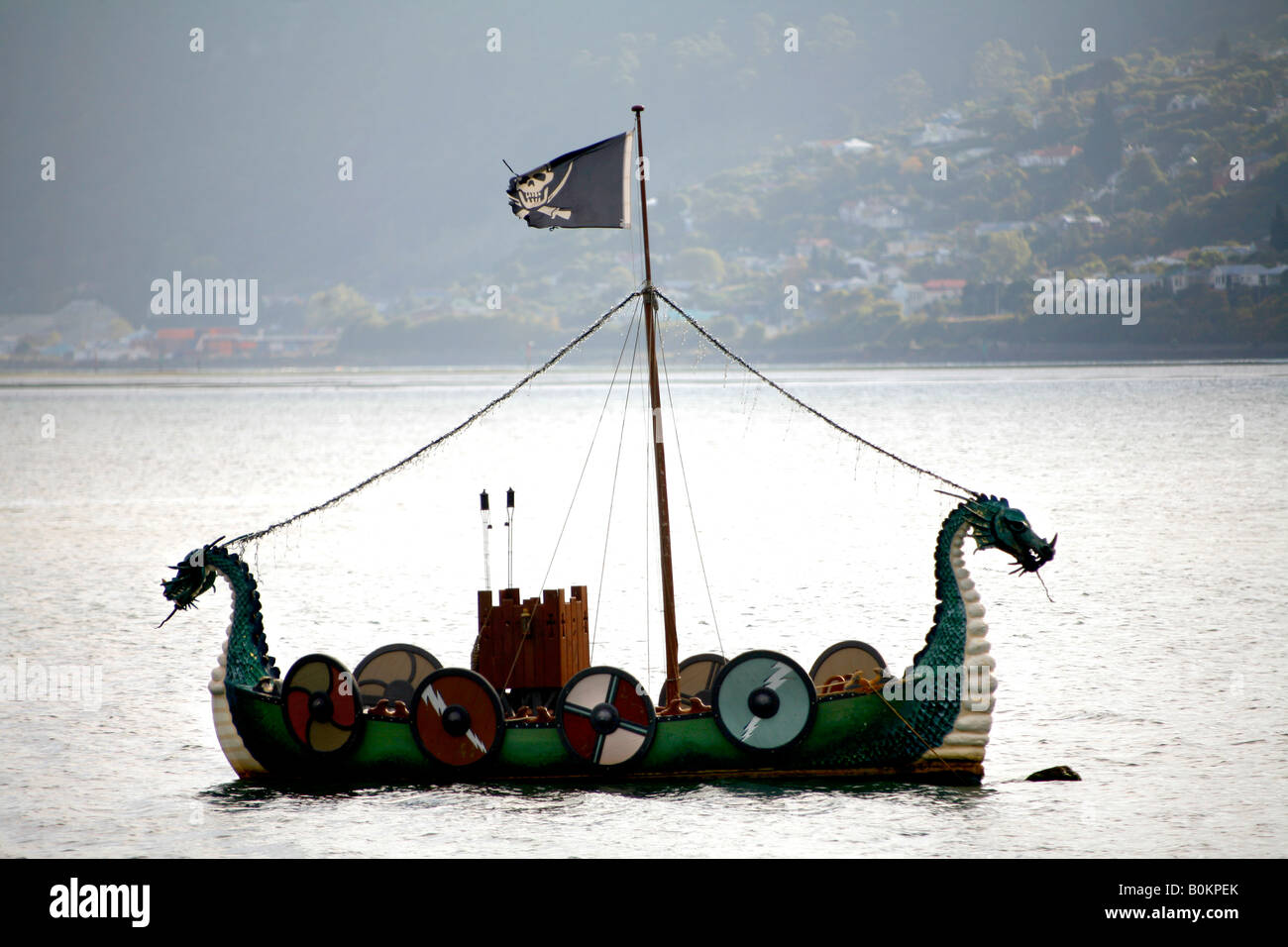 Un bateau pirate se trouve à l'ancre à Port Chalmers Dunedin Nouvelle Zélande Banque D'Images