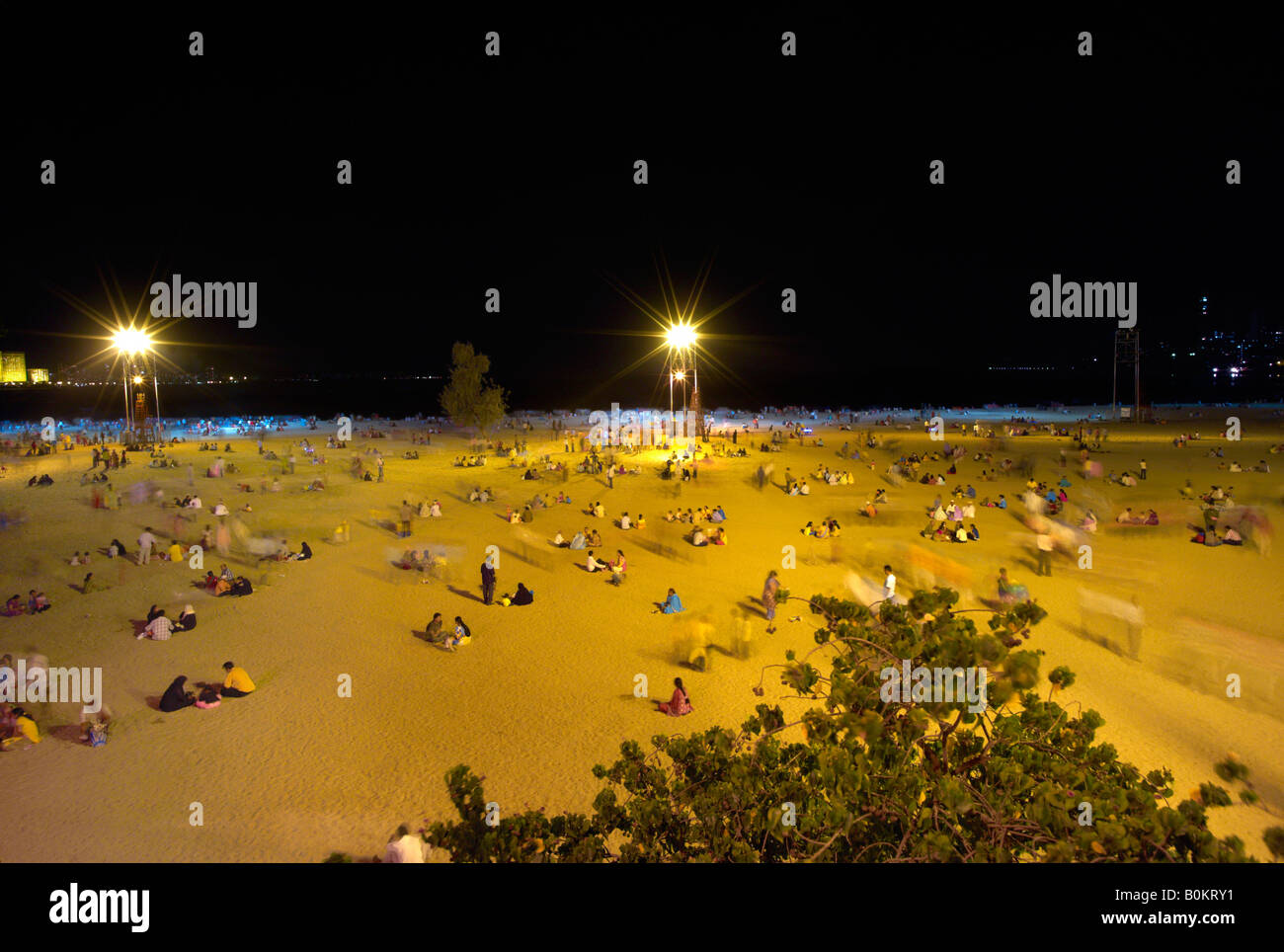 La plage de Chowpatty Mumbai nuit Banque D'Images