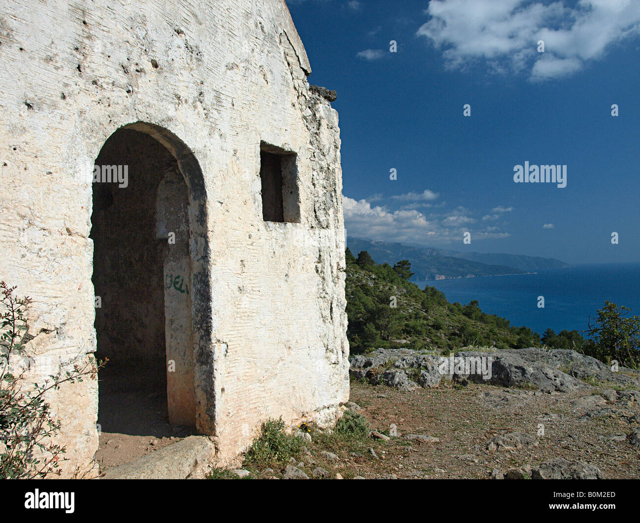 Chapelle en ruine sur la colline, à l'égard du golfe de Fethiye, kayakoy mugla turquie Banque D'Images