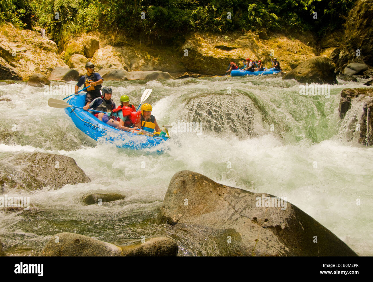 COSTA RICA Group rafting sur la rivière Pacuare inférieur pentes des Caraïbes Banque D'Images