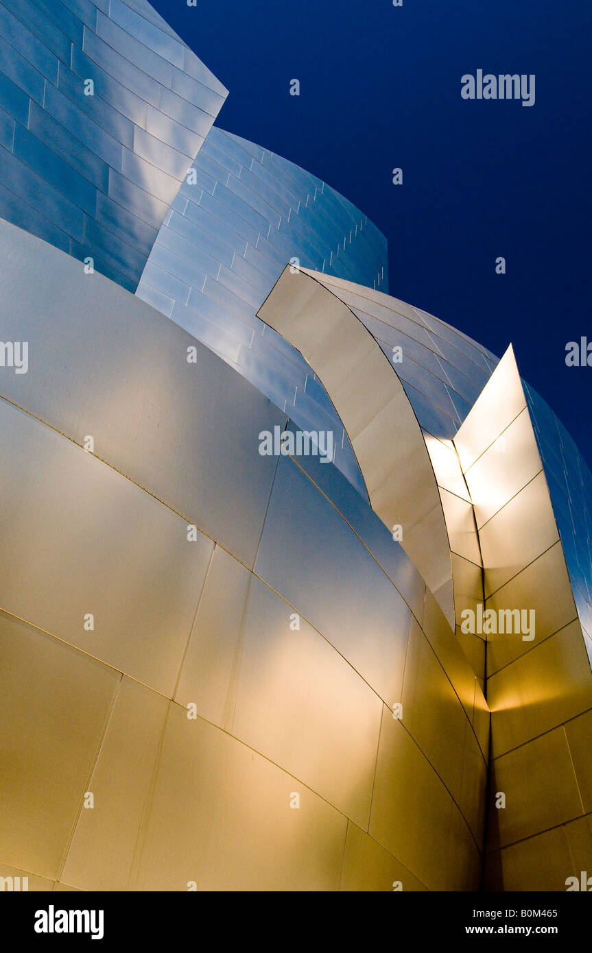 Panneaux métalliques modernes du Walt Disney Concert Hall à Los Angeles. Banque D'Images