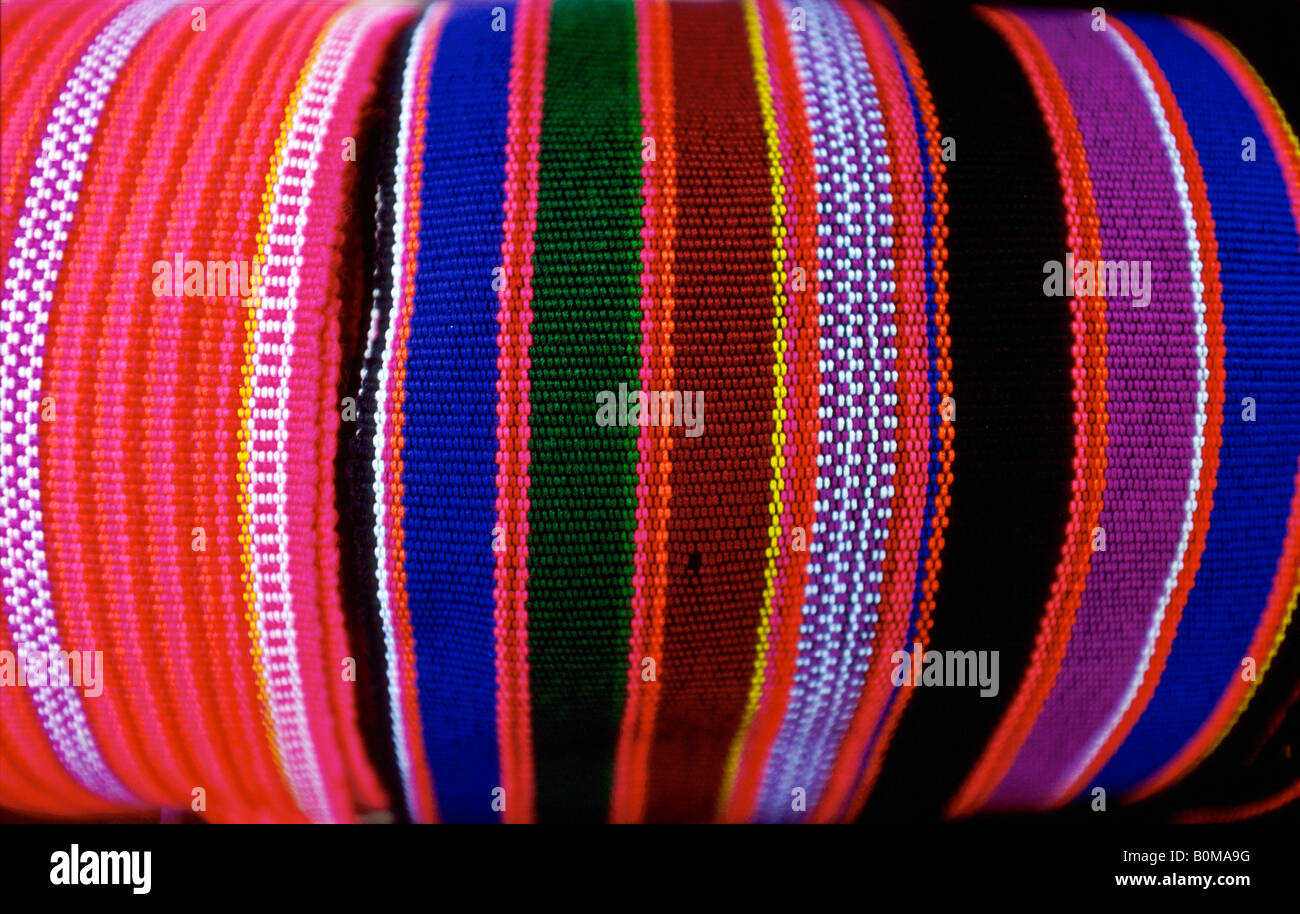 Une vis colorées montrant les bandes et les lignes de tissu Lisu Pai, Mae Hong Song, Thaïlande Banque D'Images
