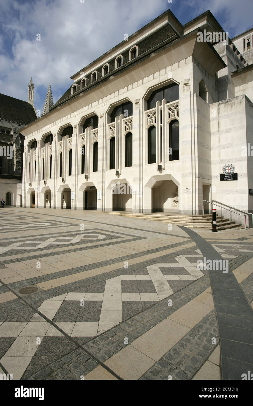 Ville de Londres, en Angleterre. London Guildhall Art Gallery avec Guildhall Yard au premier plan. Banque D'Images