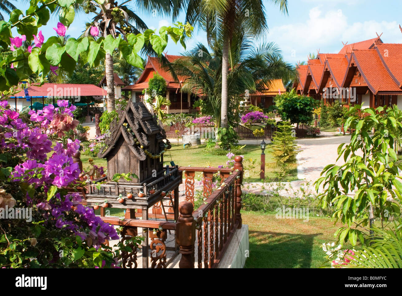 Une ville pittoresque, les jardins tropicaux et dieu durée situé dans la jungle de Thaïlande Banque D'Images