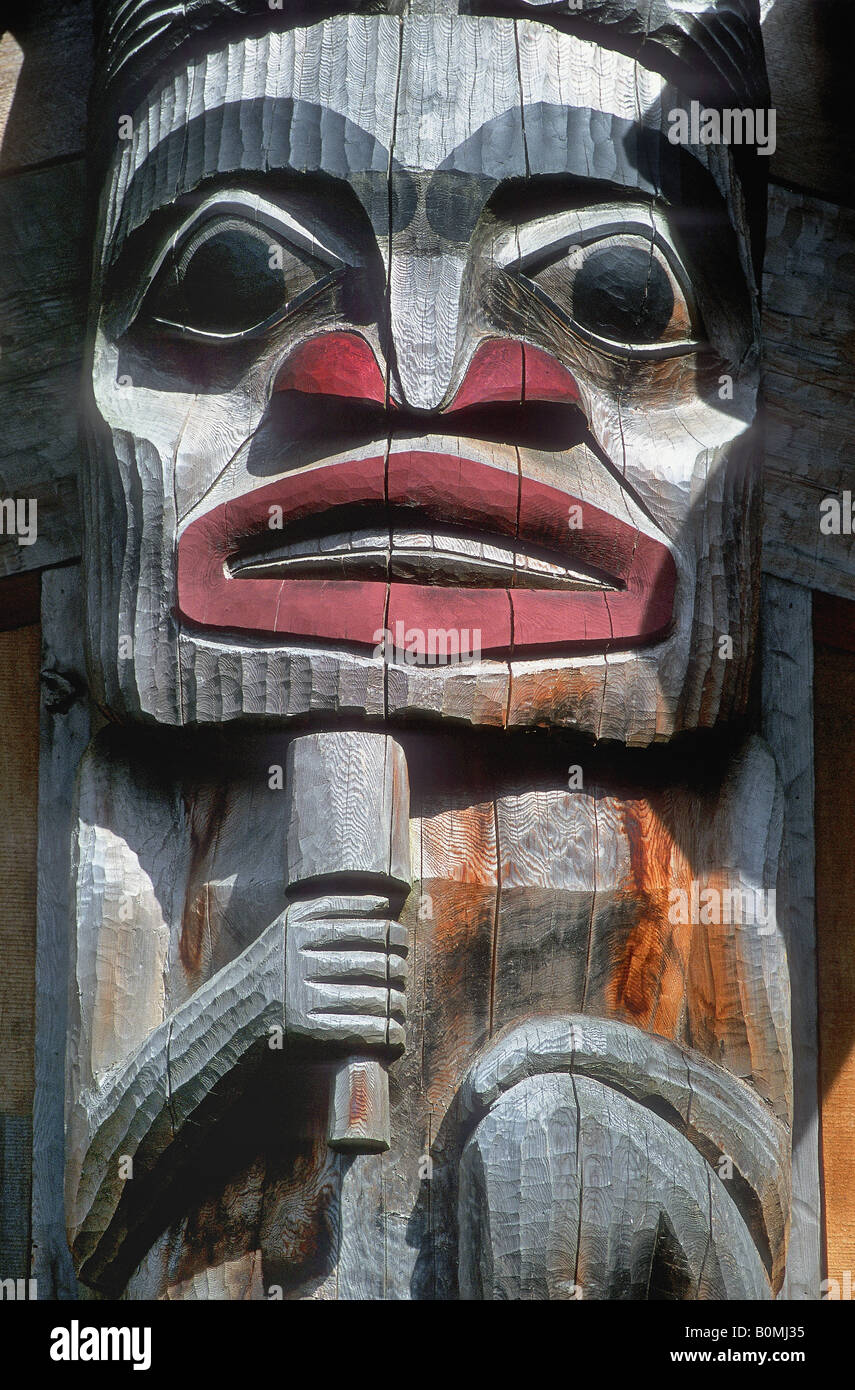 Découpage sur un Totem indien au Musée anthropologique dans Vancouver, Colombie-Britannique, Canada Banque D'Images
