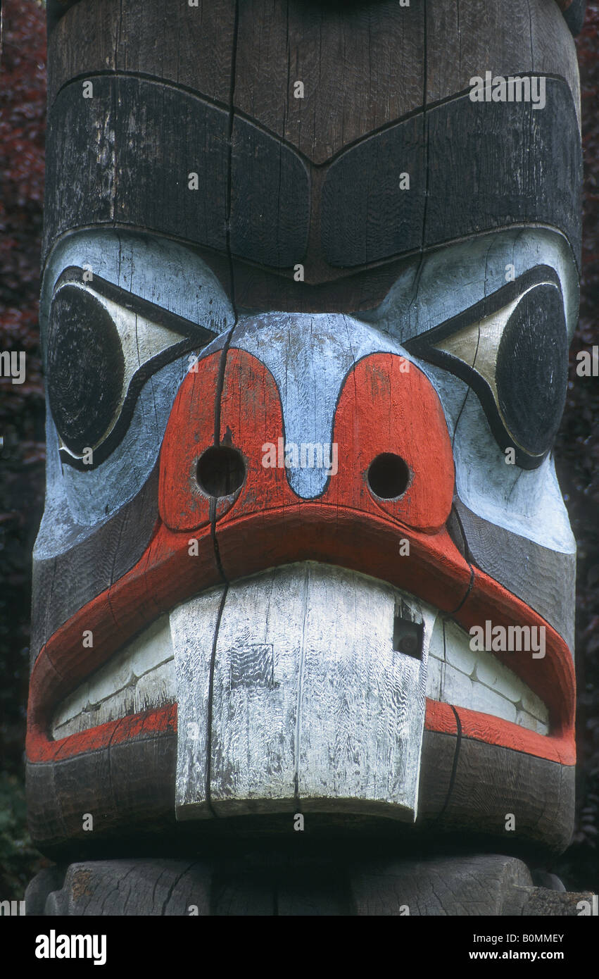 Découpage sur un Totem indien au Musée anthropologique dans Vancouver, Colombie-Britannique, Canada Banque D'Images