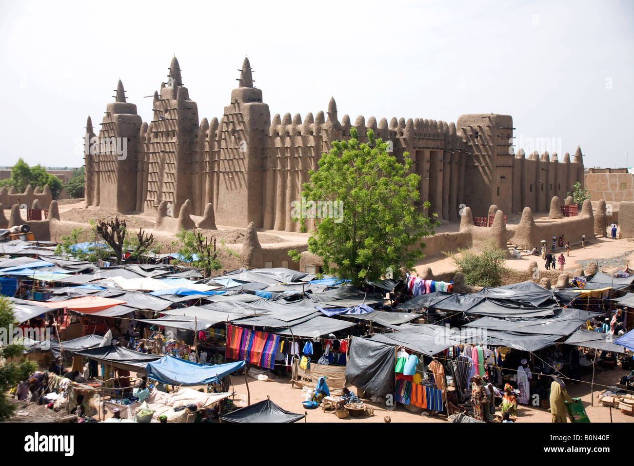 Marché en dehors de la Grande Mosquée de Djenné - Mali, Afrique Banque D'Images