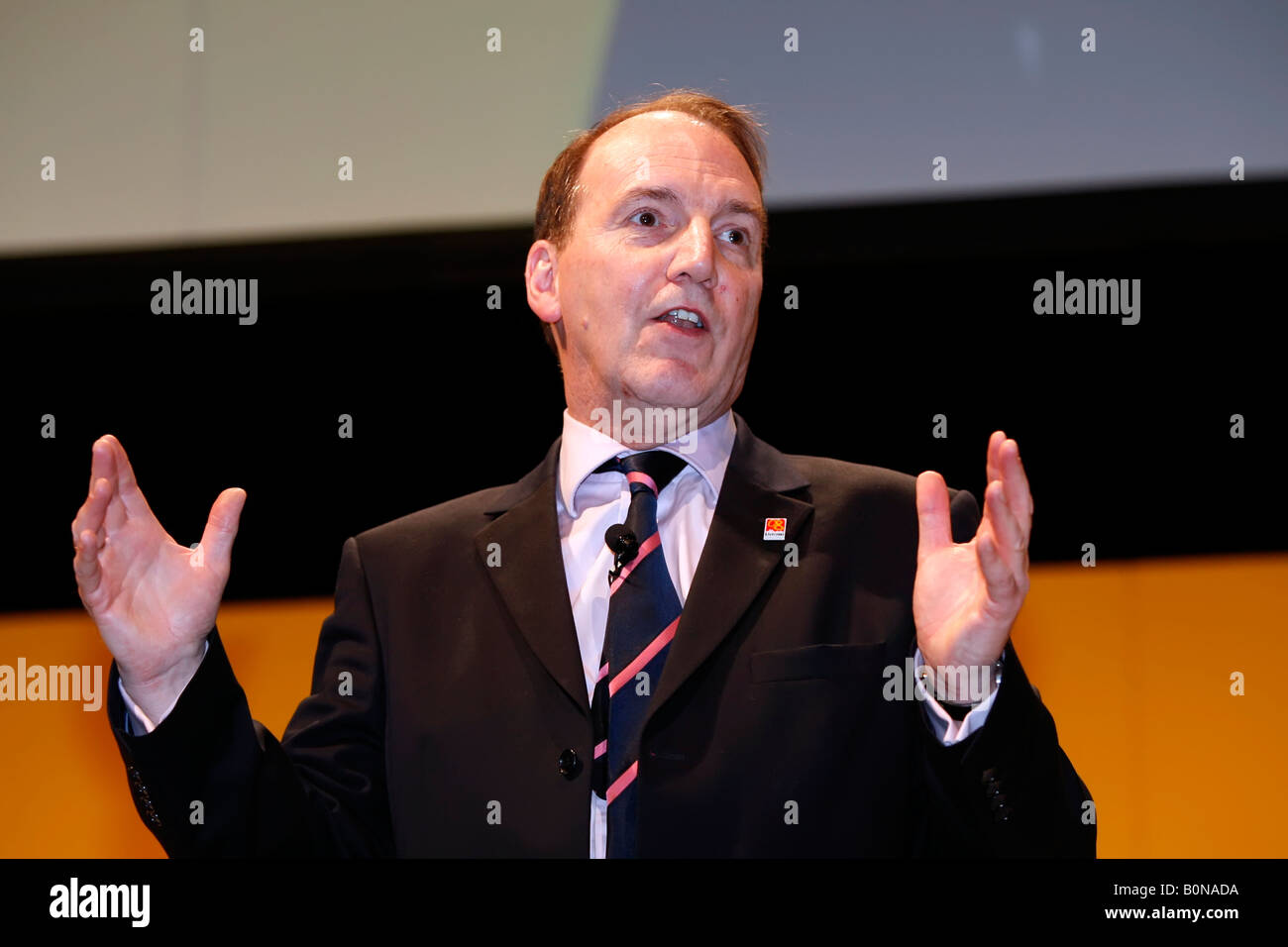 Simon Hughes MP, Président des libéraux-démocrates, s'attaquer aux libéraux-démocrates Conférence de printemps Banque D'Images