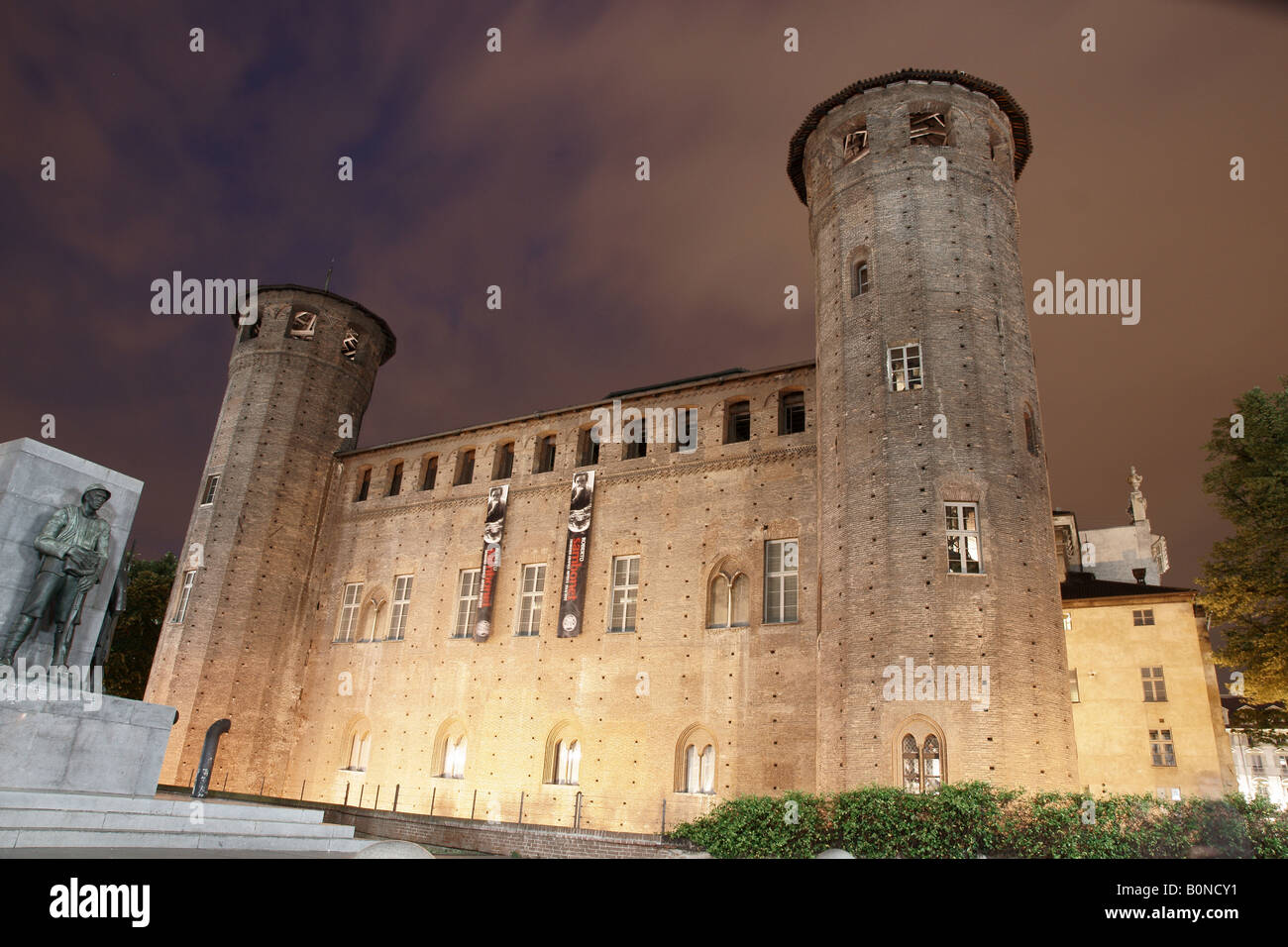 La Place Castello château de nuit. Banque D'Images