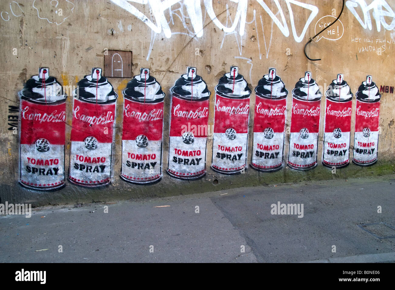 L'art du pochoir de Banksy Festival Canettes Banque D'Images