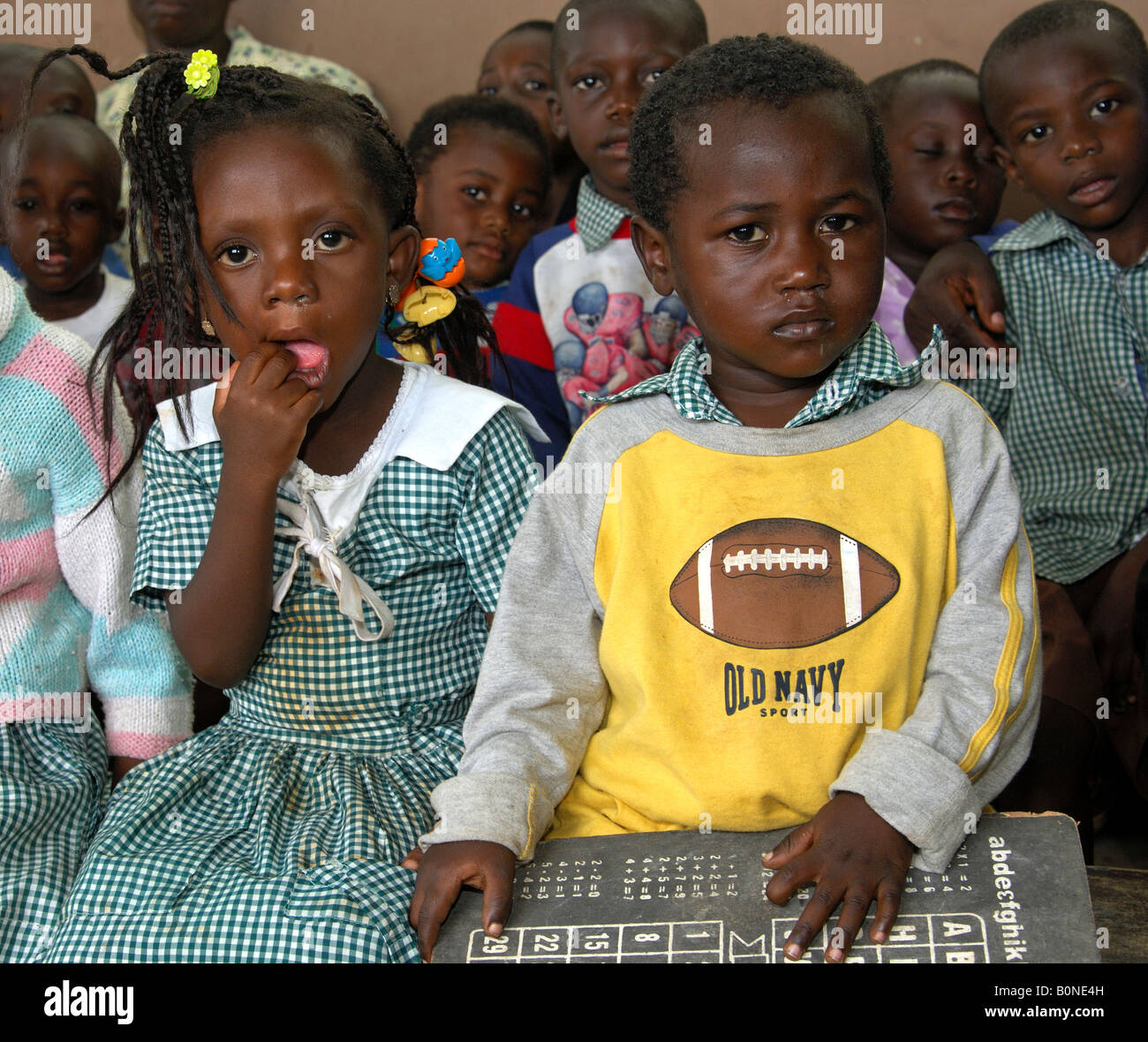 L'école d'avant les enfants à une garderie à Akropong, Région de l'Akwapim, Ghana Banque D'Images