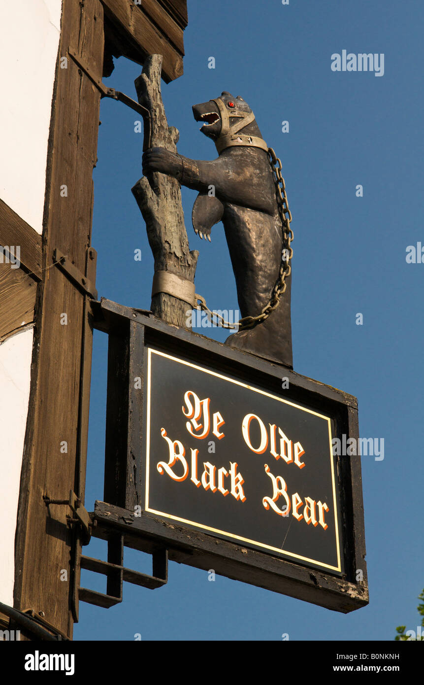 Ye Olde Black Bear Pub signe à Tewkesbury Banque D'Images