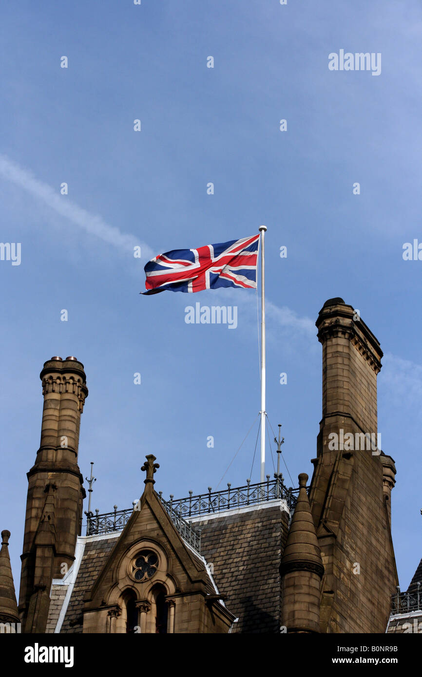 'Union Jack Flag Flying au-dessus d'un bâtiment victorien dans le UK' Banque D'Images
