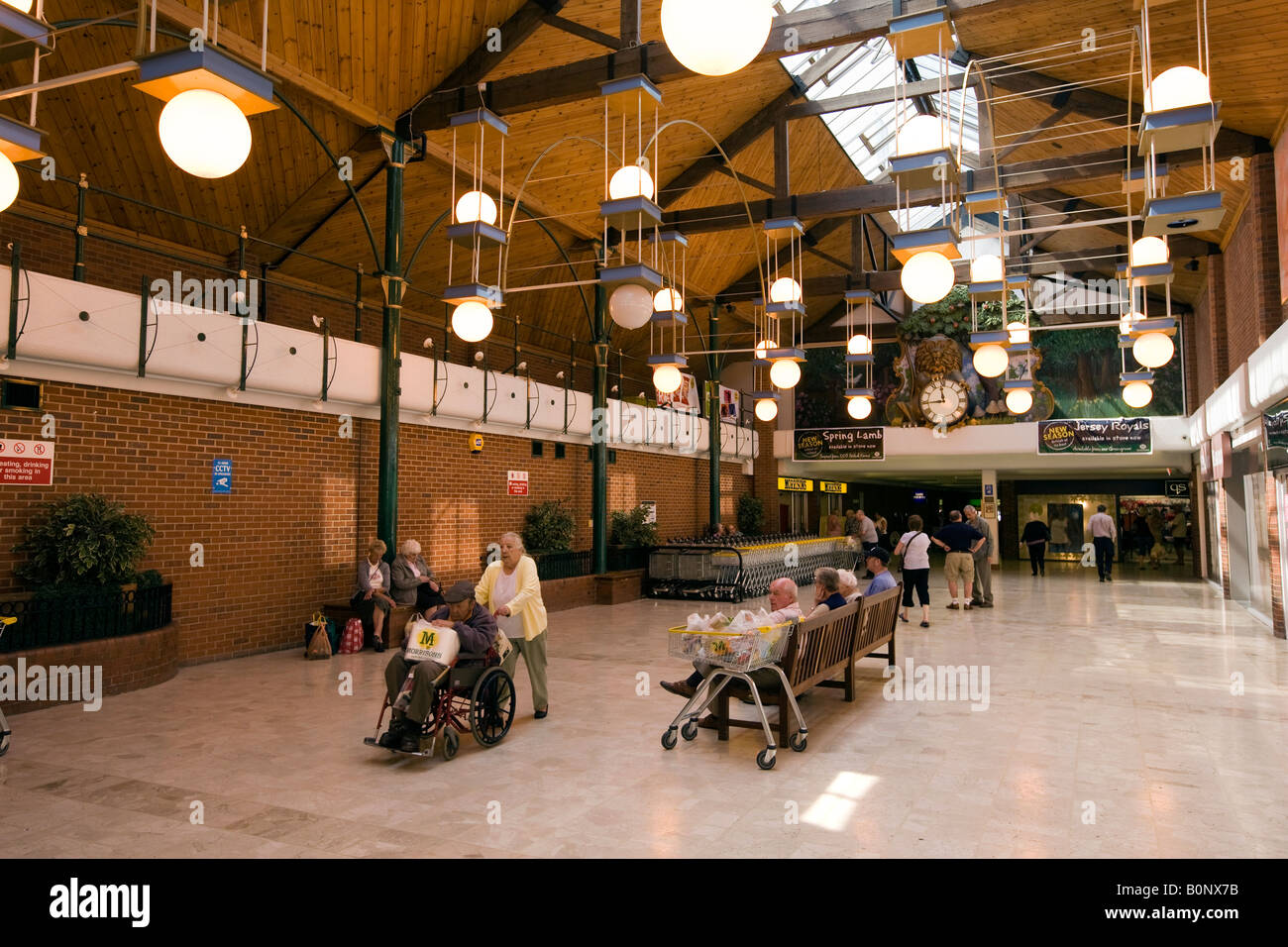 UK Angleterre Lincolnshire Grantham Isaac Newton shopping centre Banque D'Images