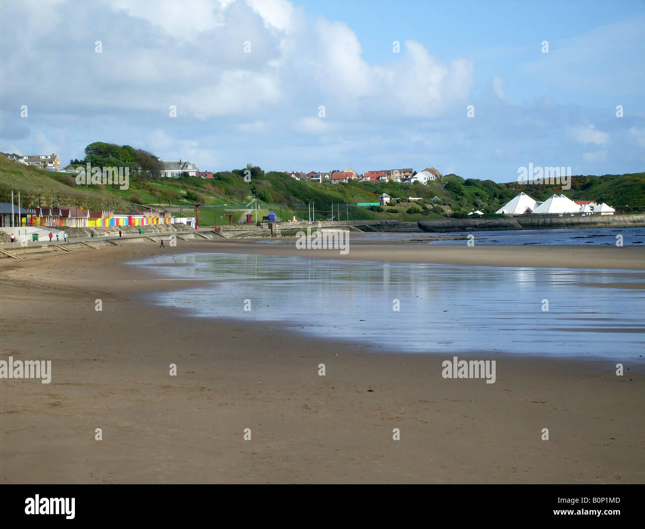 Vue générale de la plage de la baie nord de Scarborough, Scarborough, North Yorkshire, Angleterre. Banque D'Images