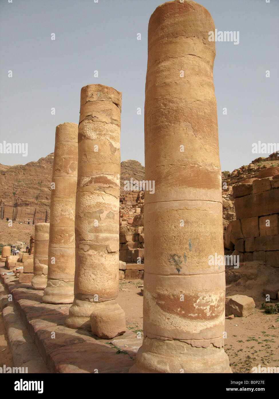 Colonnes romaines dans la rue colonnade à Petra, Jordanie, Moyen-Orient Banque D'Images