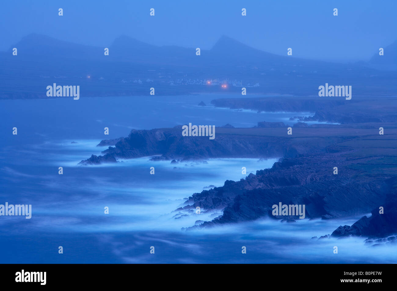 L'aube à Clogher Head Sybil Point et les trois Sœurs, péninsule de Dingle, comté de Kerry, Irlande Banque D'Images