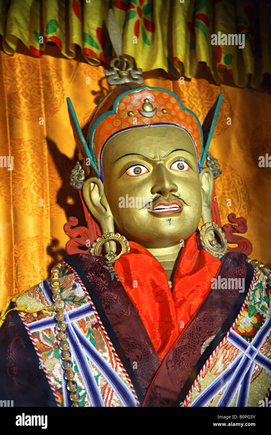 Une statue de Padmasambhava, incarnation de Bouddha à palais Shey Leh Ladakh, Inde Banque D'Images